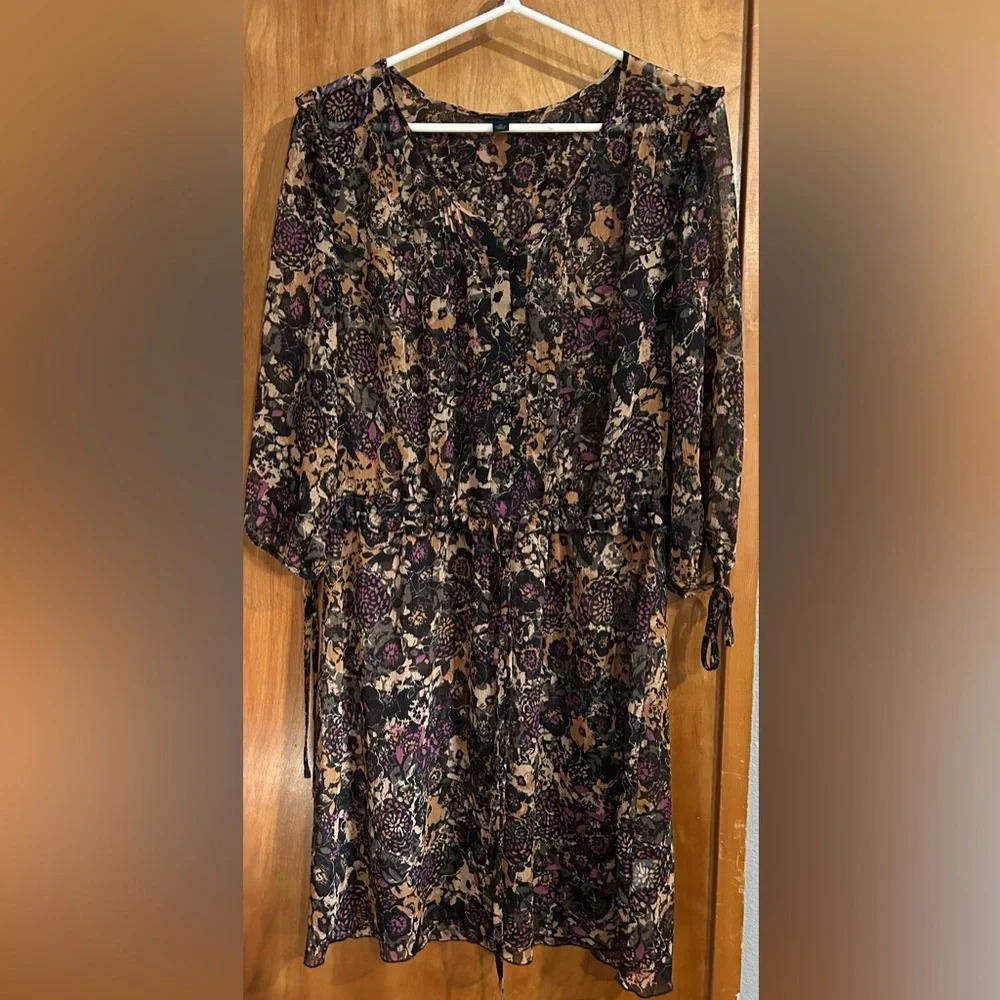 Sheer floral banana republic dress size 10 purple/black/tan. Great condition.